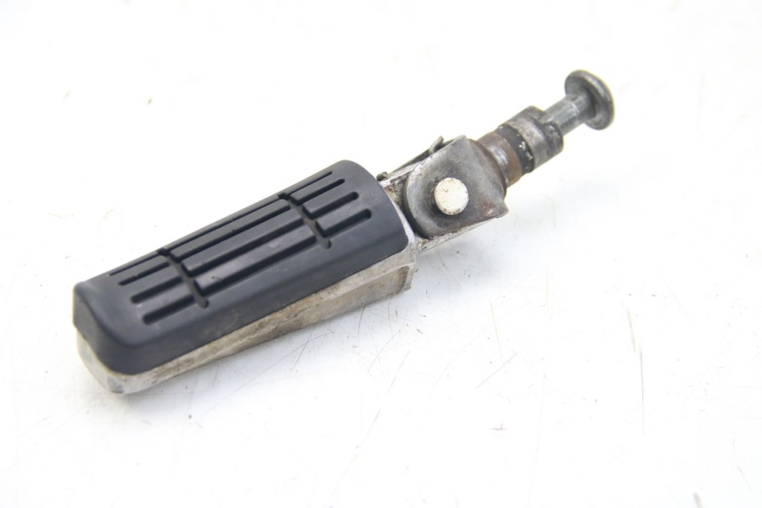 photo de RIGHT FRONT FOOTREST YAMAHA FZS FAZER 600 (2001 - 2003)