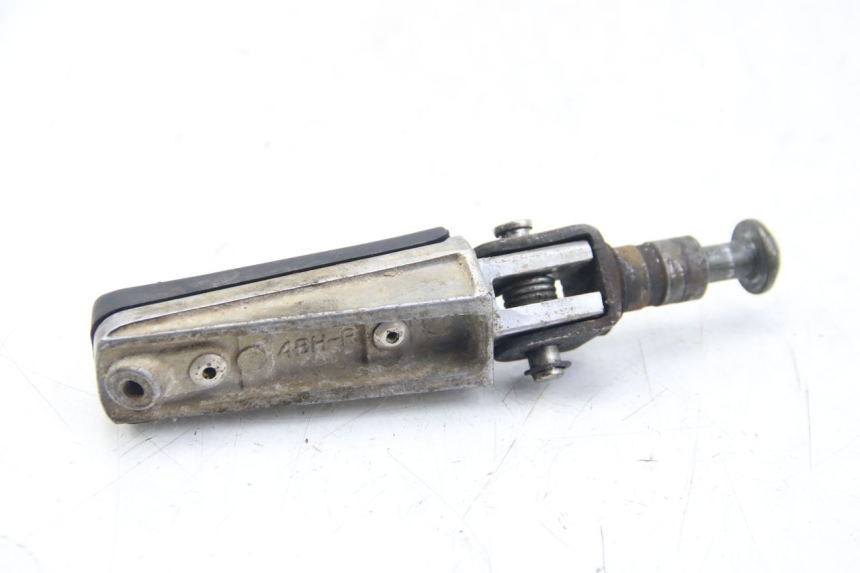 photo de RIGHT FRONT FOOTREST YAMAHA FZS FAZER 600 (2001 - 2003)