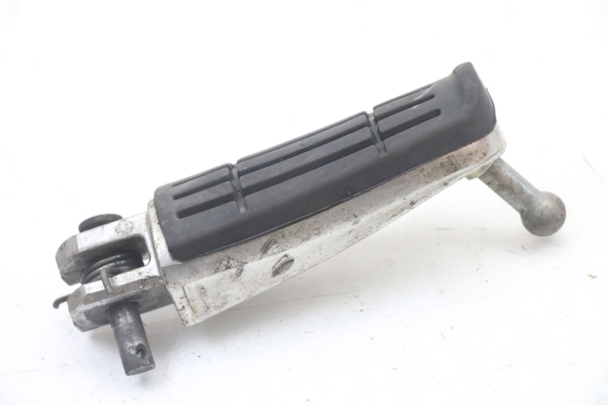 photo de FRONT RIGHT FOOTREST YAMAHA FZ6 FAZER S2 600 (2007 - 2011)