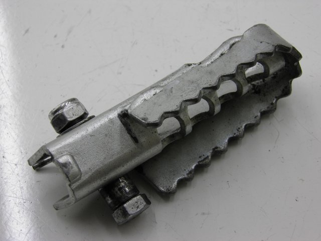 photo de FRONT LEFT FOOTREST DERBI SENDA SM DRD 50 (2008 - 2013) - Product overview