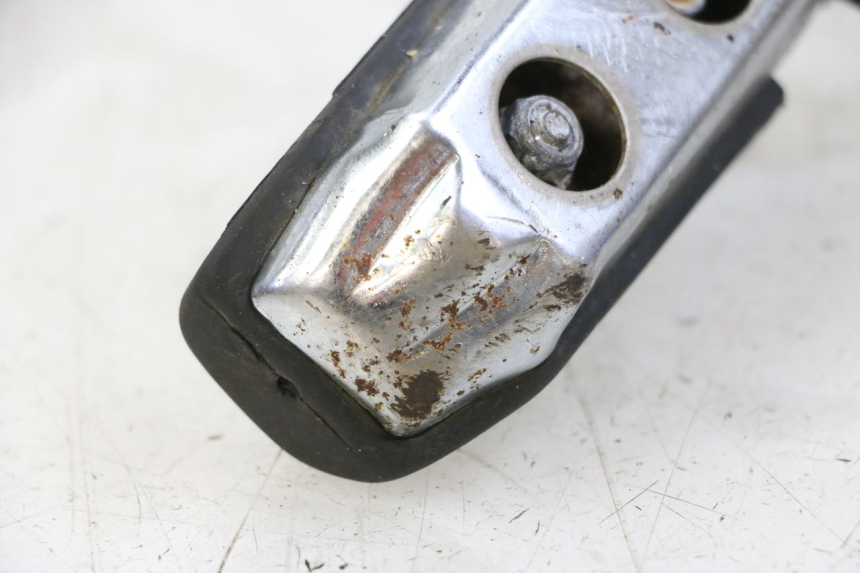 photo de FRONT LEFT FOOTREST YAMAHA FJ 36Y 1100 (1984 - 1985)