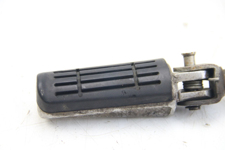 photo de LEFT FRONT FOOTREST YAMAHA FZS FAZER 600 (2001 - 2003)