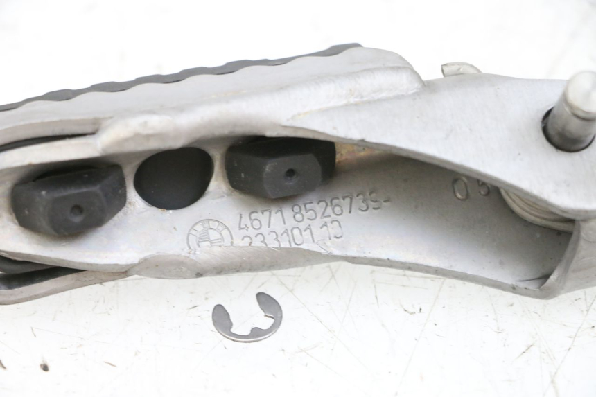 photo de FRONT LEFT FOOTREST BMW R GS 1250 (2021 - 2024) - Alternative perspective