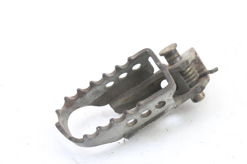 photo de FRONT LEFT FOOTREST YAMAHA TTR 125 (2000 - 2020)
