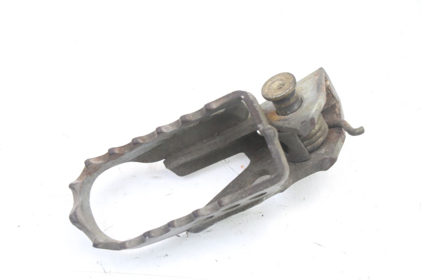 photo de FRONT LEFT FOOTREST YAMAHA TTR 125 (2000 - 2020)