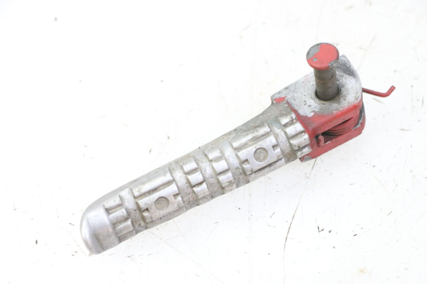 photo de FRONT LEFT FOOTREST YAMAHA TZR 50 (2008 - 2016)