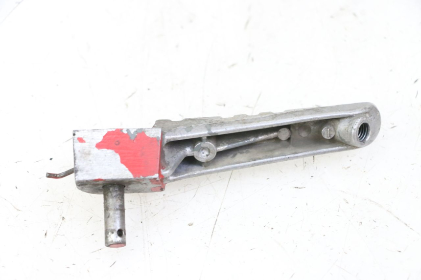 photo de FRONT LEFT FOOTREST YAMAHA TZR 50 (2008 - 2016)