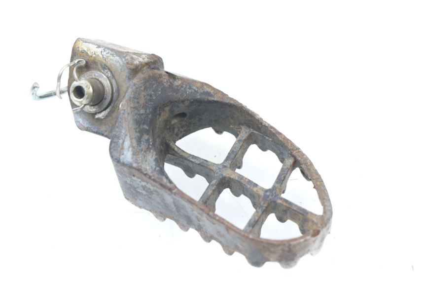photo de FRONT LEFT FOOTREST YAMAHA YZ 125 (1998 - 2005)