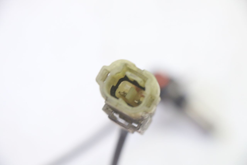 photo de FRONT ABS SENSOR PEUGEOT SATELIS 125 (2010 - 2012) - Fixing points details