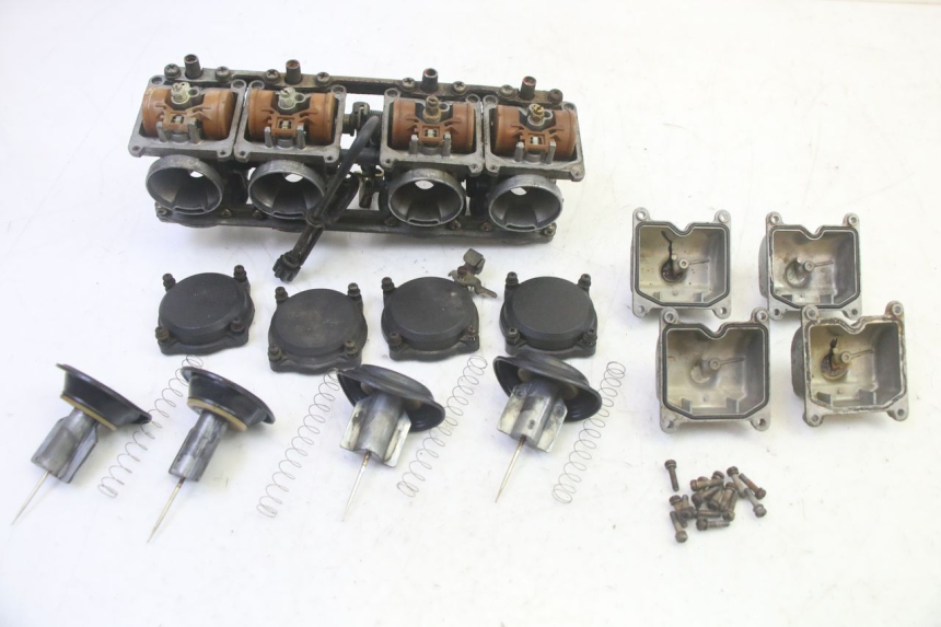photo de CARBURETOR KAWASAKI GPX R WARBIRD 600 (1988 - 1993) - Fixing points details
