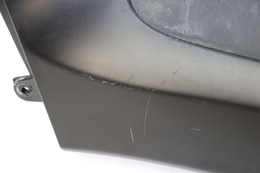 photo de FUEL TANK PANEL PIAGGIO MP3 HPE 350 (2018 - 2020) - Distinctive features