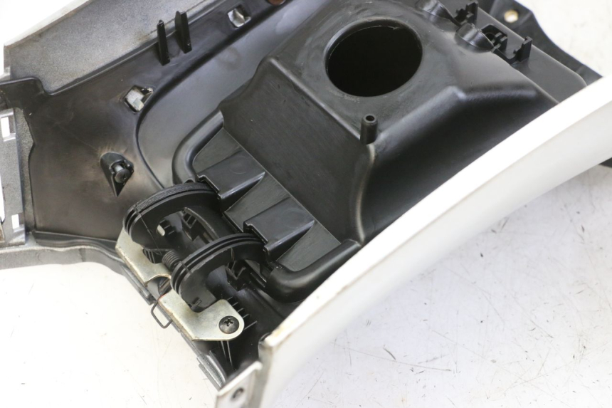 photo de FUEL TANK PANEL PIAGGIO MP3 LT 300 (2010 - 2016)