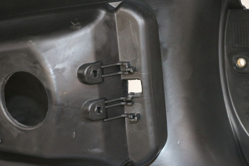 photo de FAIRING TANK PIAGGIO MP3 RL 250 (2007 - 2010) - Technical close-up