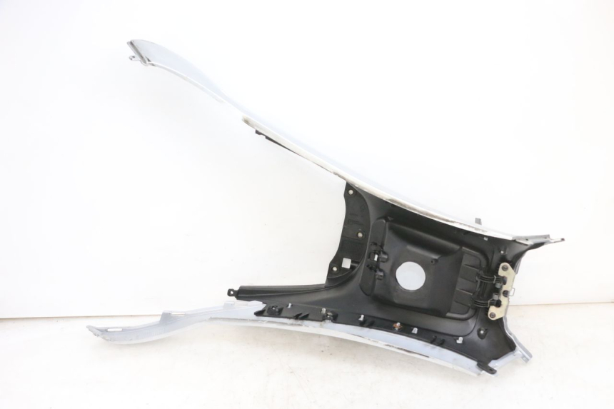 photo de FAIRING TANK PIAGGIO MP3 RL 250 (2007 - 2010) - Fixing points details
