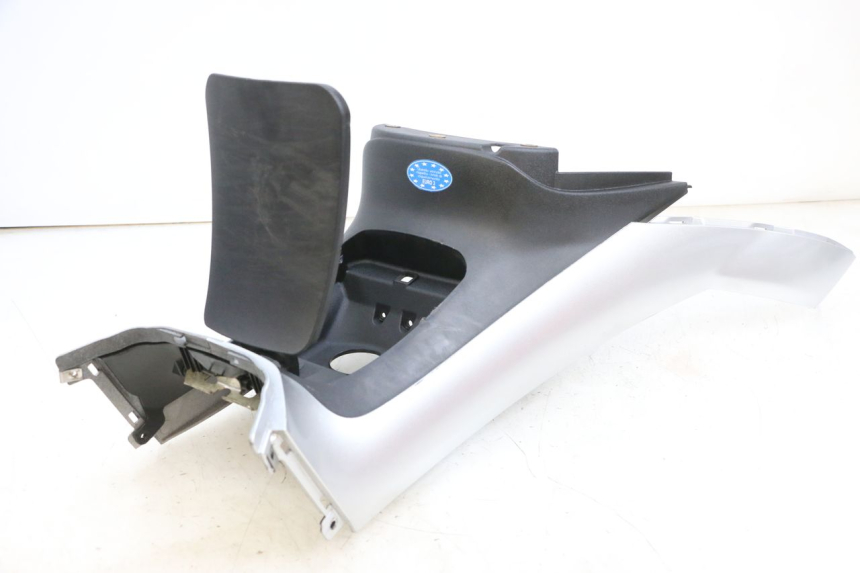 photo de FAIRING TANK PIAGGIO MP3 RL 250 (2007 - 2010) - Component zoom