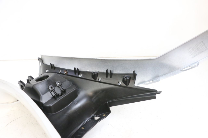 photo de FAIRING TANK PIAGGIO MP3 RL 250 (2007 - 2010) - Zoom on usage condition