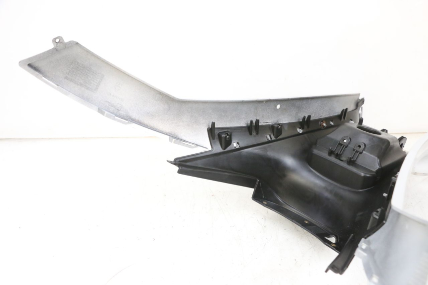 photo de FAIRING TANK PIAGGIO MP3 RL 250 (2007 - 2010) - Alternative perspective