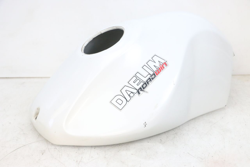 photo de FUEL TANK FAIRING DAELIM VJ ROADWIN FI 125 (2008 - 2017) - Main view