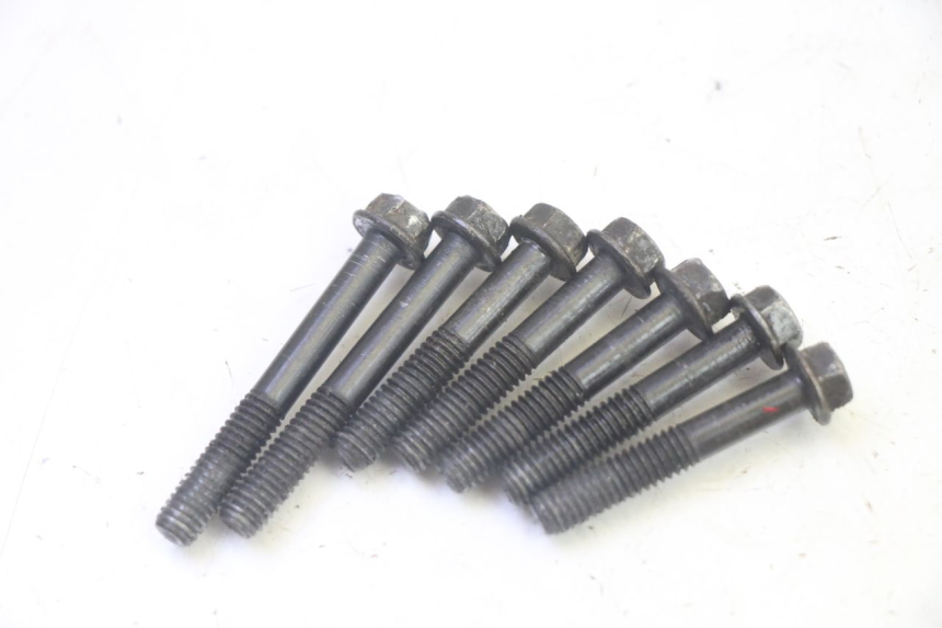 photo de IGNITION COVER YAMAHA TTR 125 (2000 - 2020) - Fixing points details