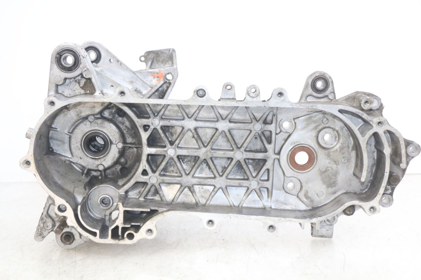 photo de ENGINE BOTTOM CASE KYMCO AGILITY NAKED RENOUVO 2T 50 (2011 - 2018)