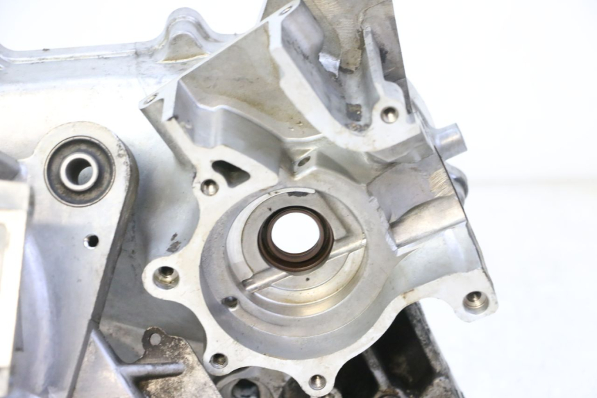 photo de ENGINE BOTTOM CASE KYMCO AGILITY NAKED RENOUVO 2T 50 (2011 - 2018)