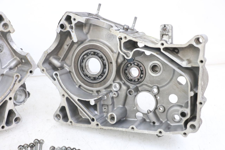 photo de Engine bottom case HYOSUNG GV AQUILA 125 (2000 - 2004)