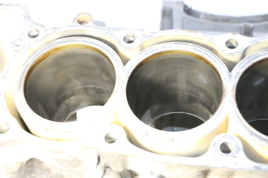 photo de ENGINE CRANKCASE HONDA CBR RR FIREBLADE 900 (1992 - 1994)