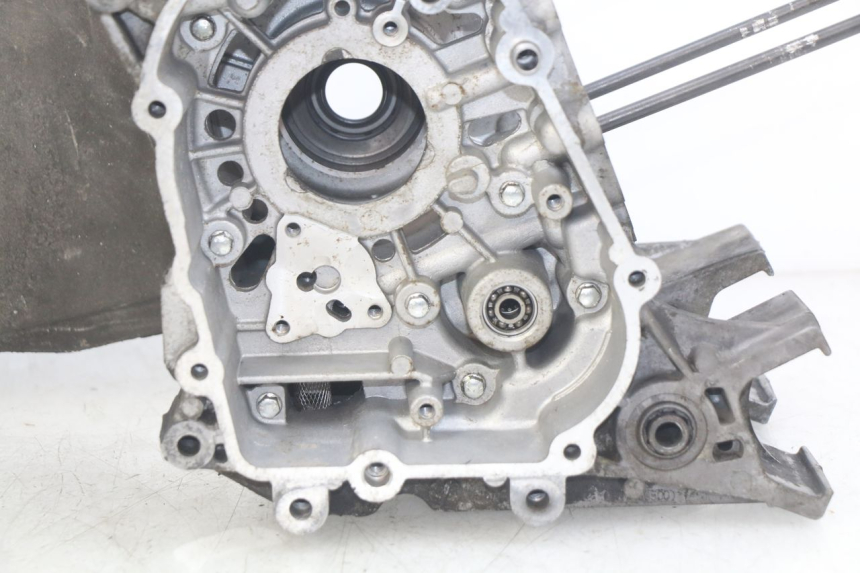 photo de ENGINE LOWER CASING PEUGEOT CITYSTAR 125 (2011 - 2017)