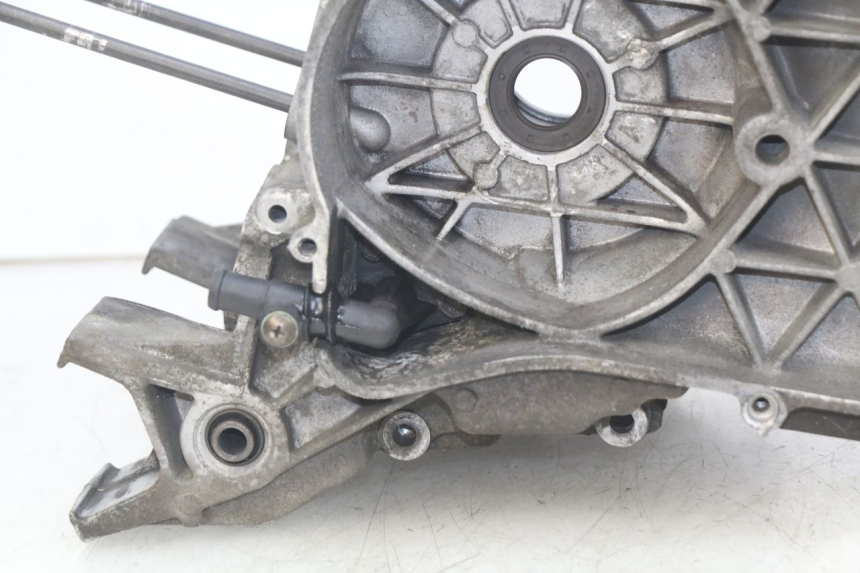 photo de ENGINE LOWER CASING PEUGEOT CITYSTAR 125 (2011 - 2017)