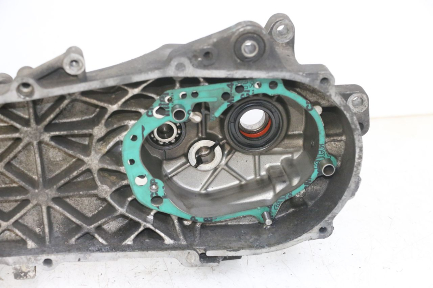photo de ENGINE LOWER CASING PEUGEOT ELYSTAR 50 (2002 - 2014)