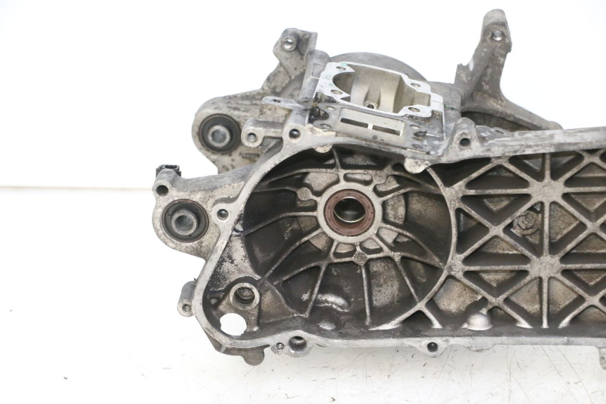 photo de ENGINE LOWER CASING PEUGEOT ELYSTAR 50 (2002 - 2014)