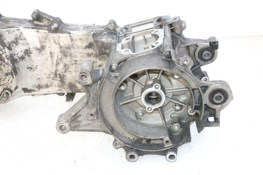 photo de ENGINE LOWER CASING PEUGEOT ELYSTAR 50 (2002 - 2014)