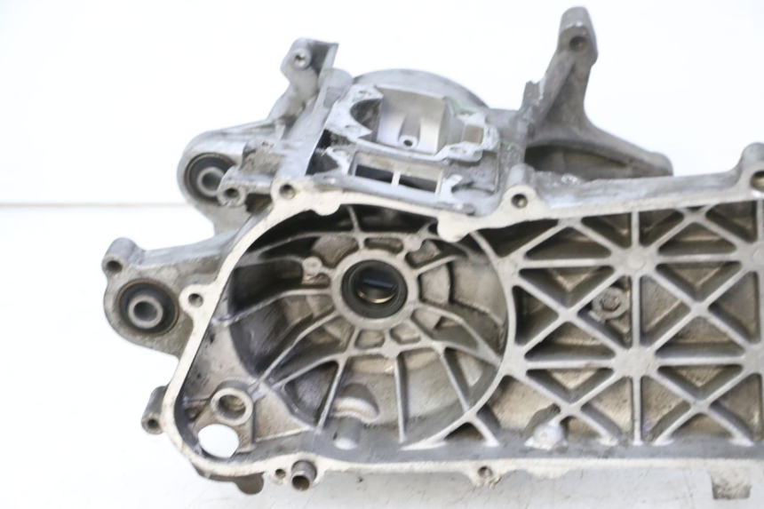 photo de ENGINE LOWER CASING PEUGEOT ELYSTAR 50 (2002 - 2014)