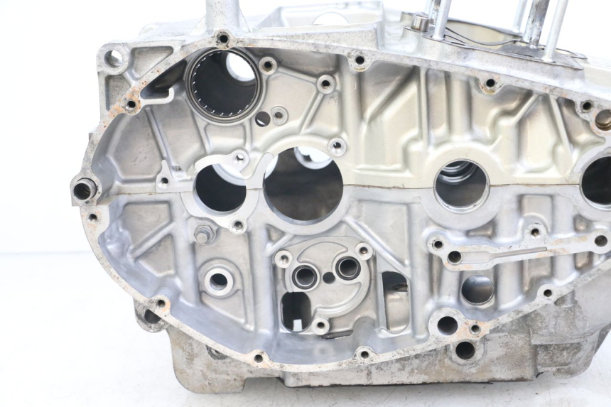 photo de ENGINE CRANKCASE SUZUKI GSX E 250 (1982 - 1983)