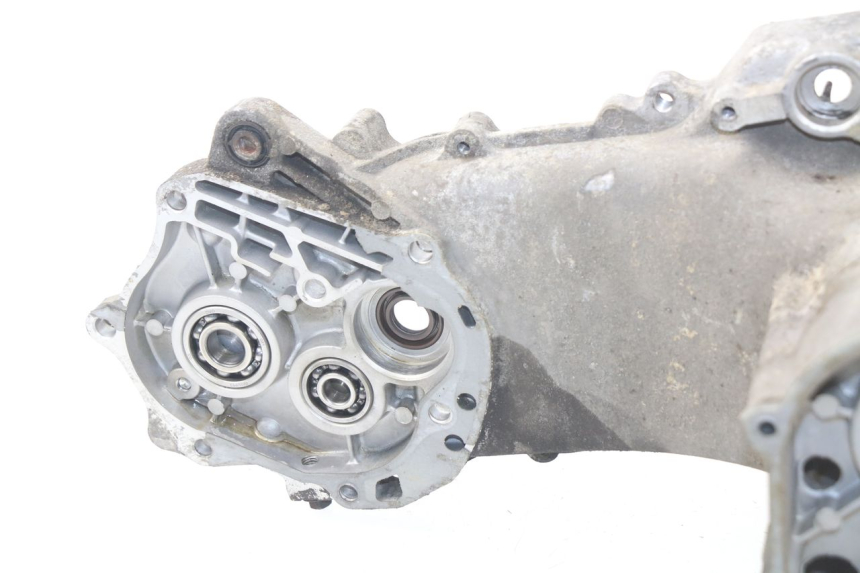 photo de ENGINE BOTTOM CASE PEUGEOT KISBEE 4T 50 (2010 - 2017)