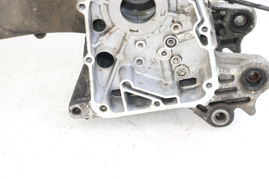 photo de ENGINE LOWER CASING PEUGEOT KISBEE 4T 50 (2018 - 2022)