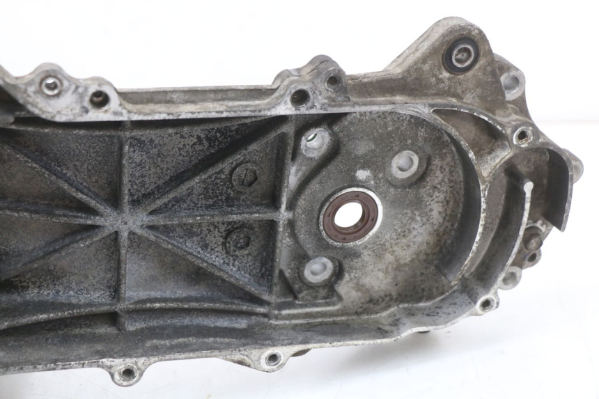 photo de ENGINE LOWER CASING PEUGEOT KISBEE 4T 50 (2018 - 2022)