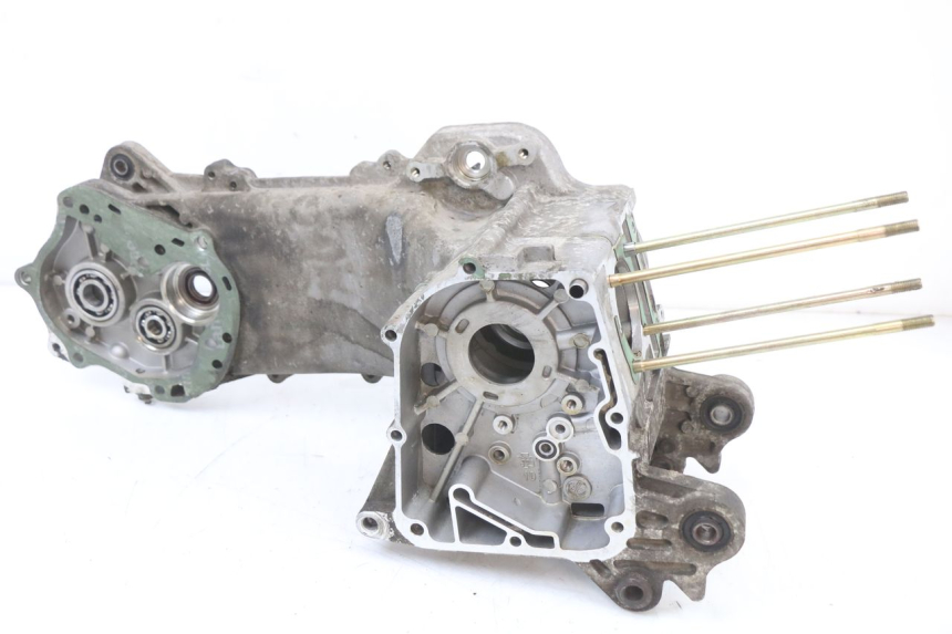 photo de ENGINE LOWER CASING PEUGEOT KISBEE 4T 50 (2018 - 2022)