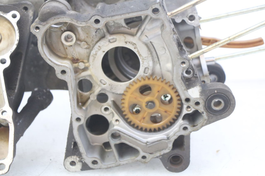photo de ENGINE BOTTOM CASE PEUGEOT TWEET 125 (2010 - 2017)