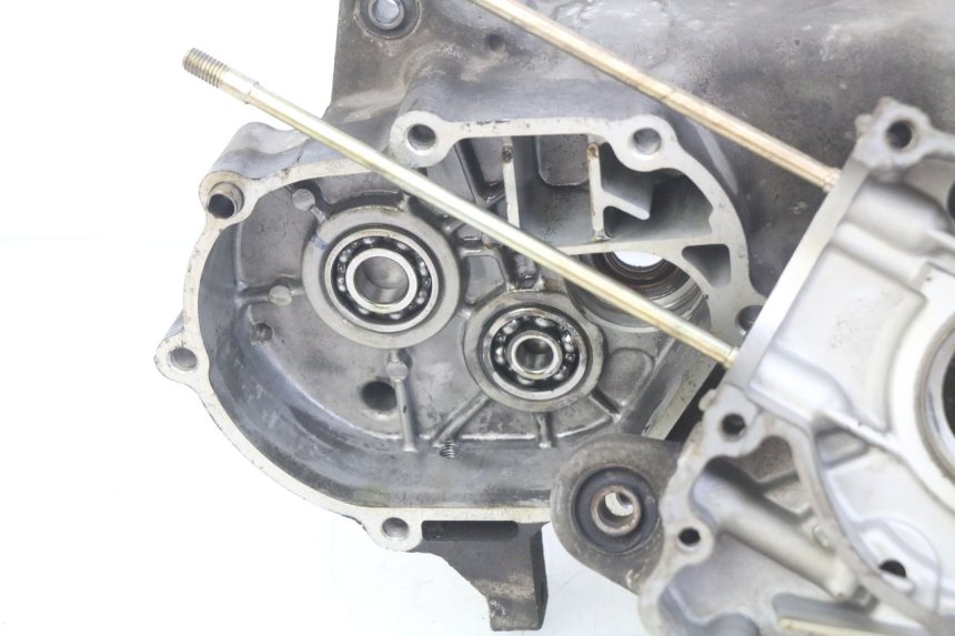 photo de ENGINE BOTTOM CASE PEUGEOT TWEET 125 (2010 - 2017)