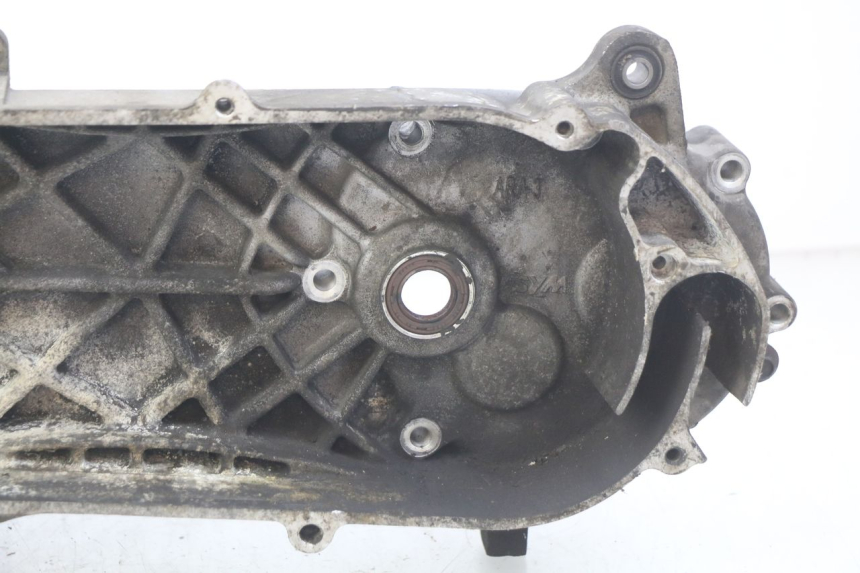 photo de ENGINE BOTTOM CASE PEUGEOT TWEET 125 (2010 - 2017)