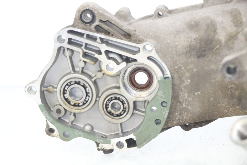 photo de ENGINE LOWER CASING PEUGEOT V-CLIC VCLIC 50 (2007 - 2013)