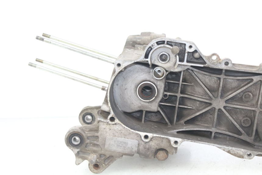 photo de ENGINE LOWER CASING PEUGEOT V-CLIC VCLIC 50 (2007 - 2013)