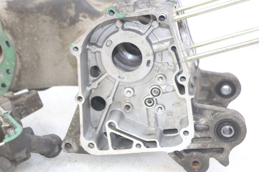 photo de ENGINE LOWER CASING PEUGEOT V-CLIC VCLIC 50 (2007 - 2013)