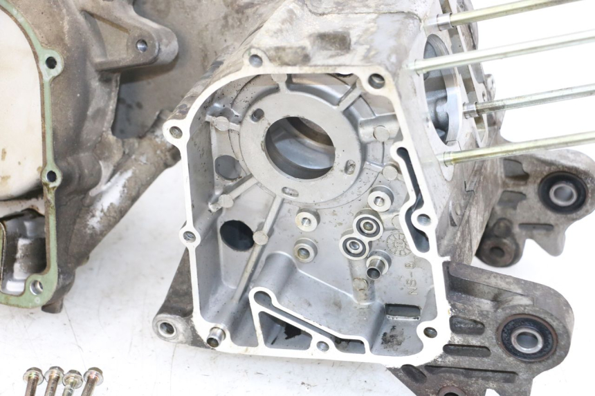 photo de ENGINE LOWER CASING PEUGEOT V-CLIC VCLIC 50 (2007 - 2013)