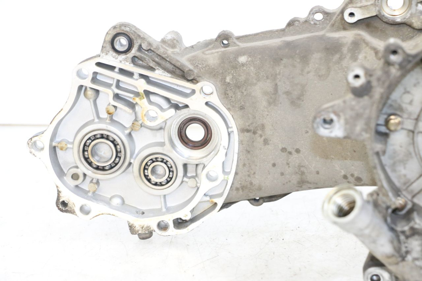 photo de ENGINE LOWER CASING PEUGEOT V-CLIC VCLIC 50 (2007 - 2013)