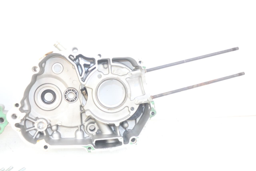 photo de ENGINE BOTTOM CASE YCF PILOT 125