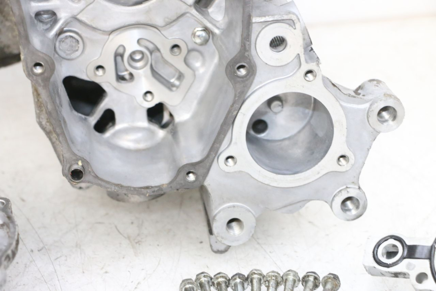 photo de ENGINE BOTTOM CASE DAELIM S1 125 (2007 - 2016) - Spare part profile view