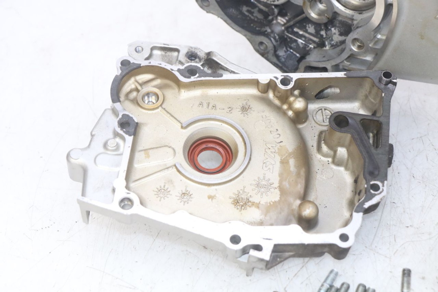 photo de ENGINE LOWER CASING SYM MIO 50 (2011 - 2017)