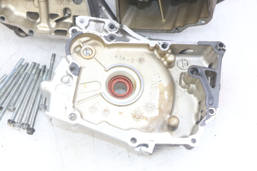 photo de ENGINE LOWER CASING SYM MIO 50 (2011 - 2017)